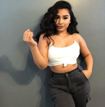 Изысканная леди с огненным характером готова подарить тебе незабываемые моменты страсти и удовольствия. Погрузимся в мир соблазна и наслаждения вместе. Жду звонка от тебя! 10097, 27 лет